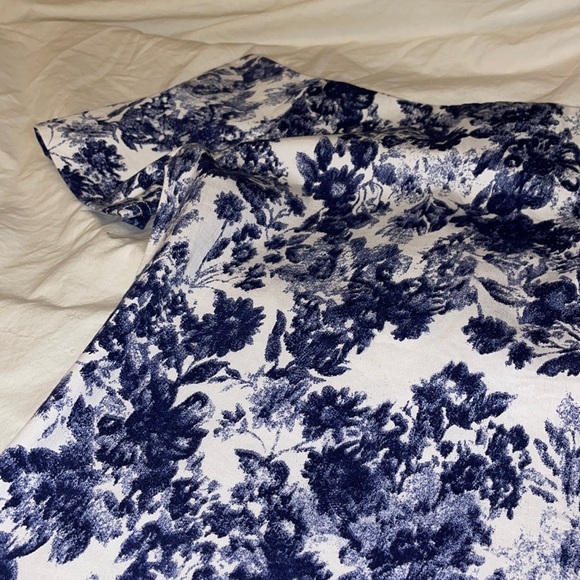 NEW Blue and white flower patterned stretchy mid length dress - Picture 7 of 7
